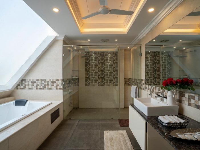 Bathroom of the Single occupancy room at the Safe House Wellness Retreat